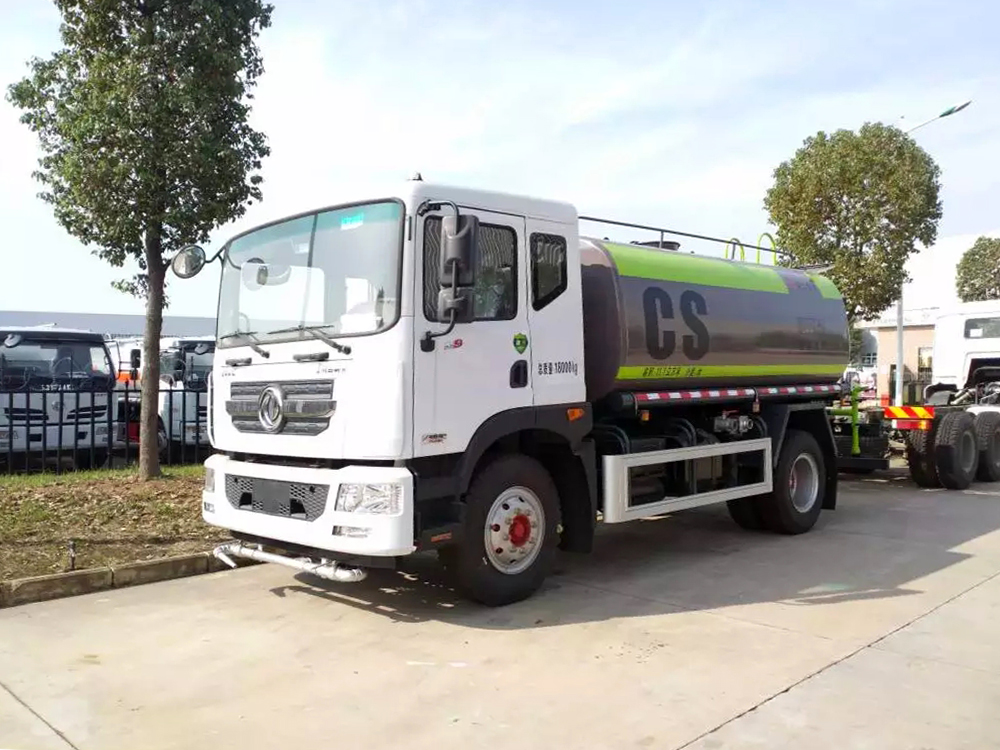 东风D9  12方洒水车