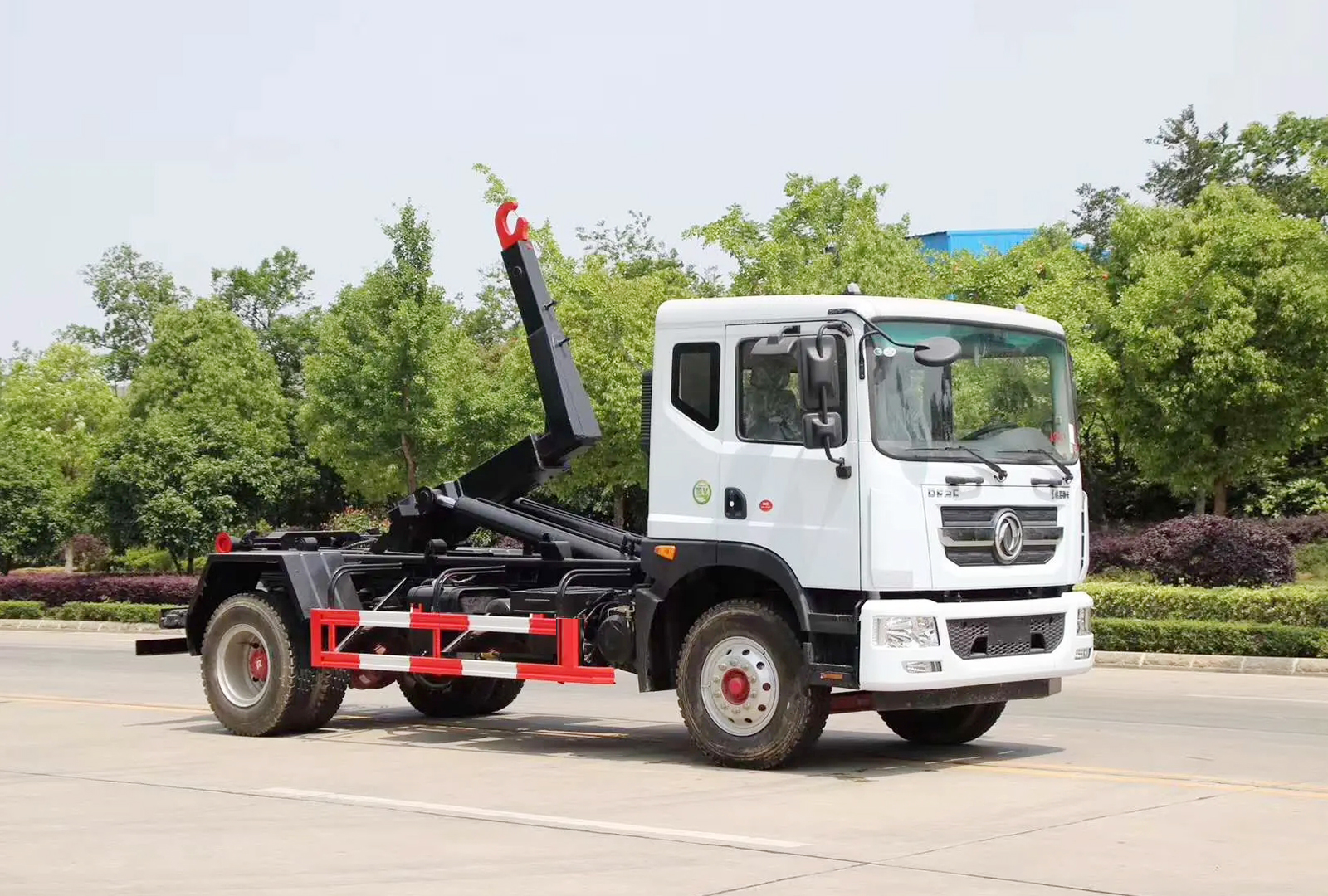 东风D9  12方勾臂式垃圾车